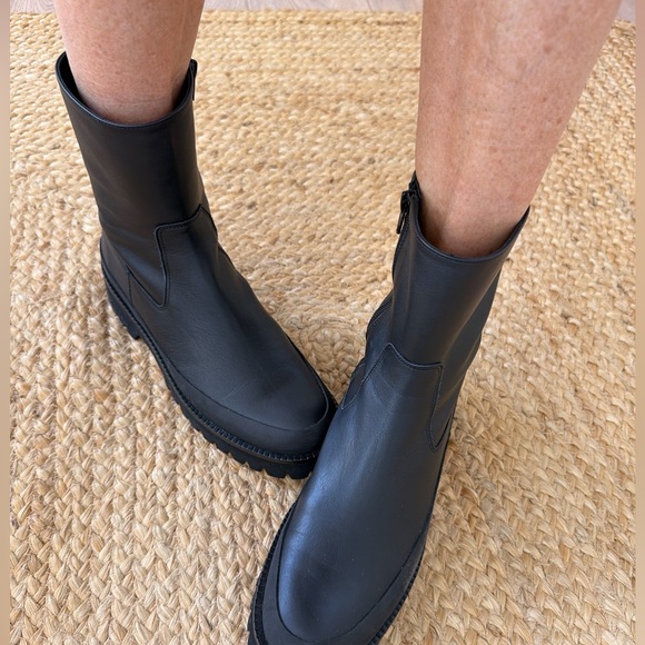 REVOLVE Shoes - REVOLVE NWT Paloma Barcelo Combat Black Boot Day to evening elevate ❤️🌈